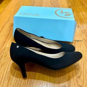 Size 12 Life Stride Parigi Pumps Black Heels